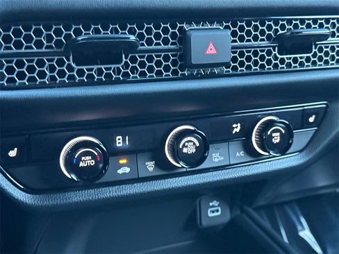 Used 2025 Honda HR-V Sport image 26