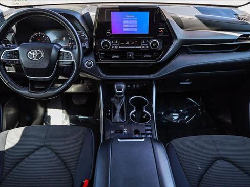 Certified 2024 Toyota Highlander LE FWD image 12
