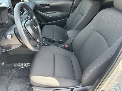 Used 2025 Toyota Corolla LE image 26