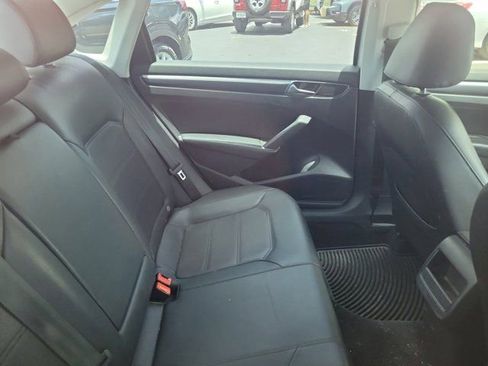 Used 2018 Volkswagen Passat 2.0T R-Line w/ R-Line Lighting Package FWD image 4