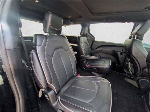 Used 2023 Chrysler Pacifica Limited w/ S Appearance Package AWD/4WD image 18