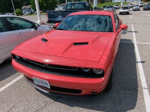 Used 2016 Dodge Challenger R/T RWD image 13