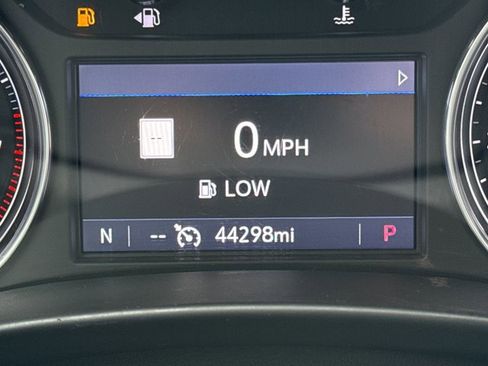 Used 2020 Buick Enclave Essence w/ LPO, Luxury Package image 24