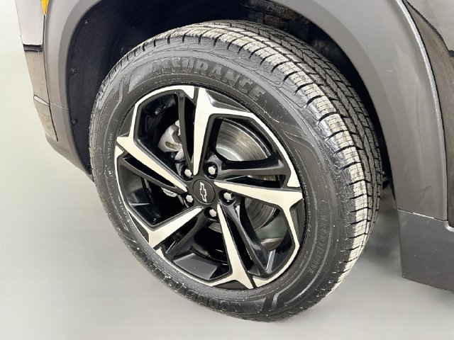 Used 2023 Chevrolet TrailBlazer RS w/ Sun and Liftgate Package AWD/4WD image 32