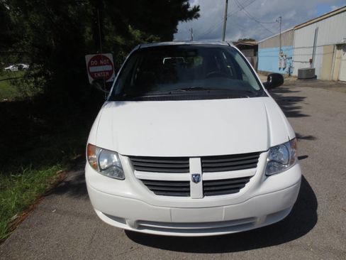 Used 2007 Dodge Grand Caravan SE image 3