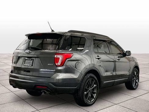 Used 2018 Ford Explorer XLT w/ Equipment Group 202A AWD/4WD image 12