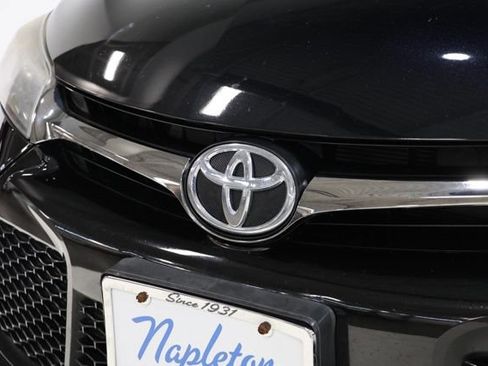 Used 2016 Toyota Camry SE w/ Moonroof Package FWD image 10