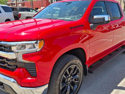 Used 2024 Chevrolet Silverado 1500 LT AWD/4WD image 3