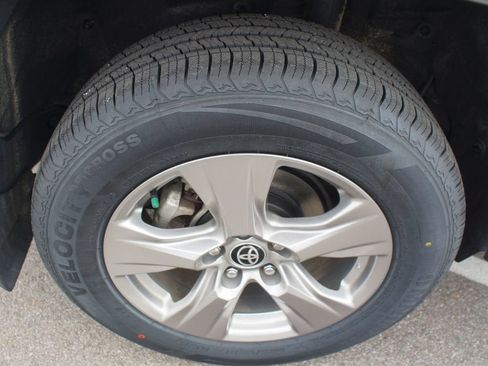 Used 2022 Toyota RAV4 XLE AWD/4WD image 26
