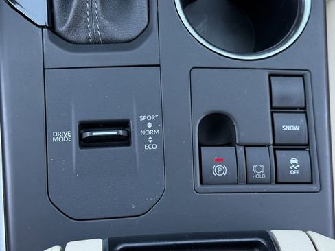 Used 2023 Toyota Highlander XLE image 21