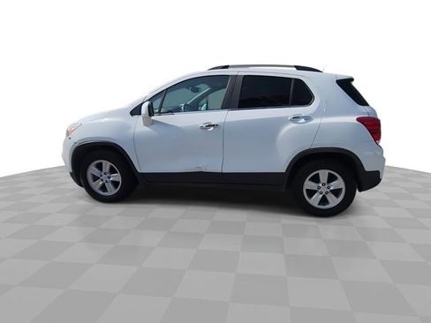 Used 2020 Chevrolet Trax LT w/ LT Convenience Package FWD image 6