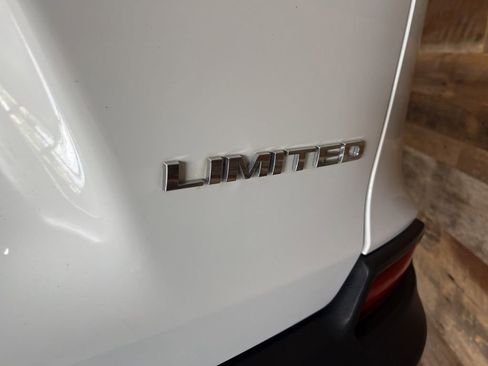 Used 2020 Jeep Cherokee Limited w/ Luxury Group AWD/4WD image 23