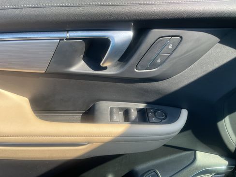 Certified 2025 Buick Enclave Preferred FWD image 11