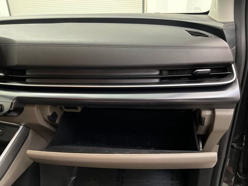 Used 2025 Kia Carnival FWD image 85