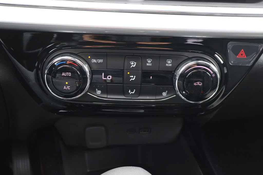 New 2026 Chevrolet Trax LT w/ LT Convenience Package FWD image 12