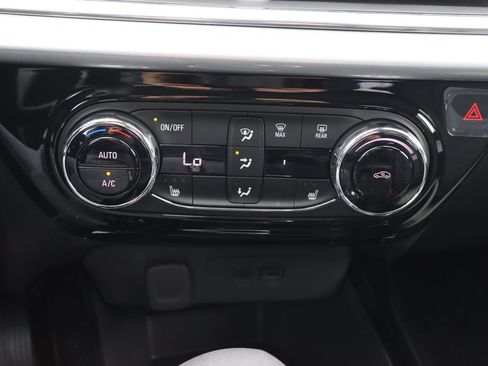 New 2026 Chevrolet Trax LT w/ LT Convenience Package FWD image 12