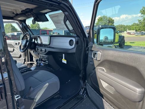 New 2025 Jeep Gladiator Sport image 16