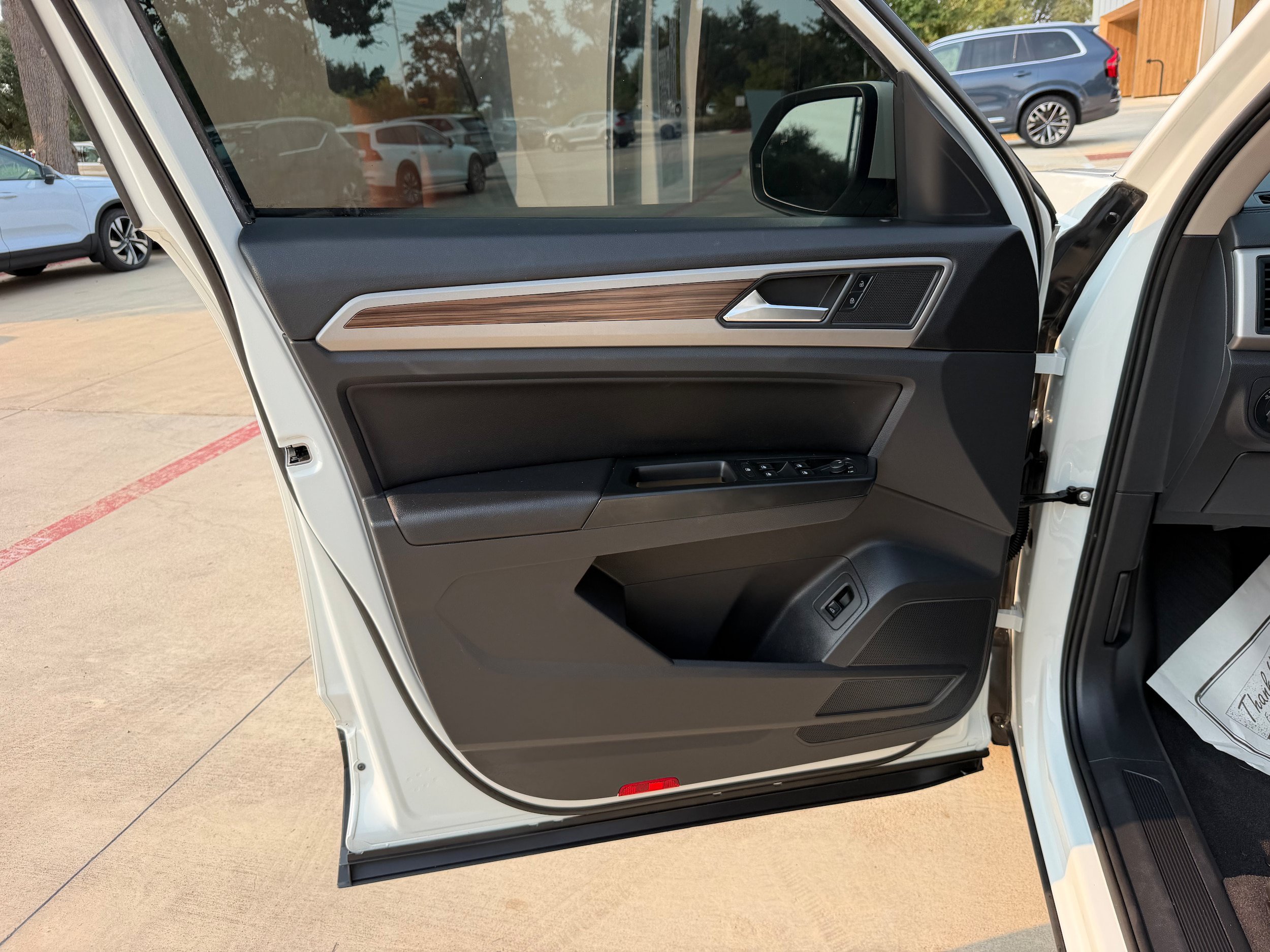 Used 2021 Volkswagen Atlas SE FWD image 23