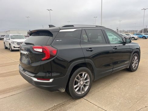 Used 2024 GMC Terrain SLT image 3