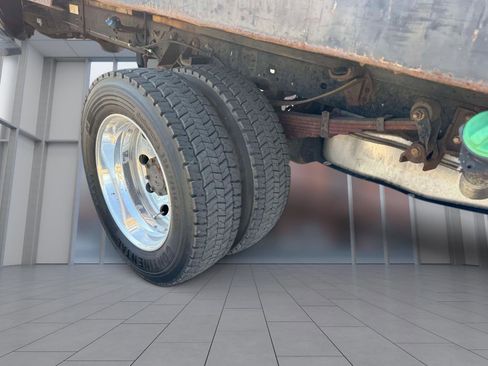 Used 2015 Ford F550 2WD Regular Cab Super Duty image 13