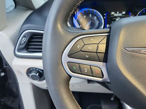 Used 2023 Chrysler Voyager LX image 19