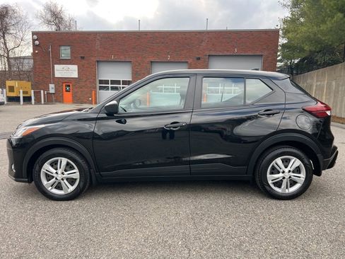 Used 2021 Nissan Kicks S FWD image 2