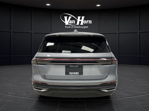 Used 2025 Lincoln Nautilus Premier w/ Equipment Group 102A AWD/4WD image 4
