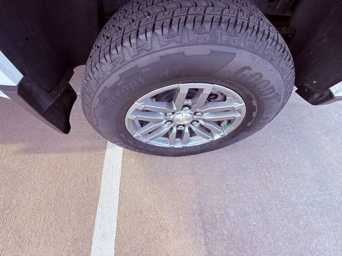 Used 2024 Chevrolet Colorado LT w/ LT Convenience Package II image 17