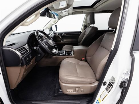 Used 2023 Lexus GX 460 Premium w/ Premium Package image 4