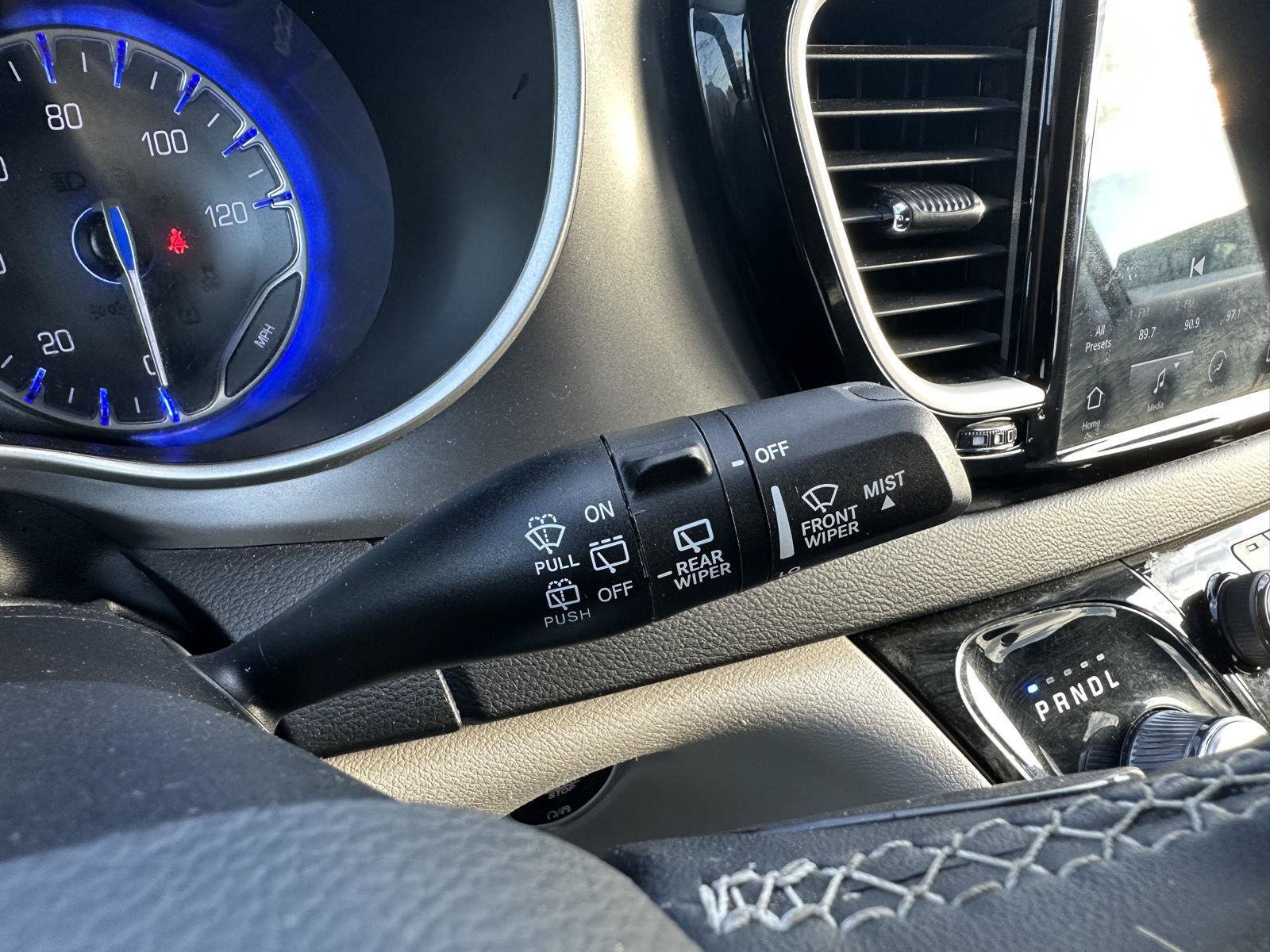 Used 2023 Chrysler Pacifica Touring-L FWD image 31