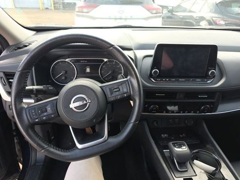 Used 2024 Nissan Rogue SV w/ SV Premium Package FWD image 16