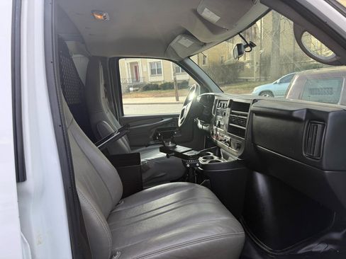 Used 2014 Chevrolet Express 1500 AWD image 15