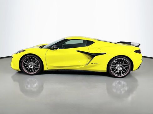 Used 2023 Chevrolet Corvette Z06 w/ Stealth Interior Trim Package RWD image 9