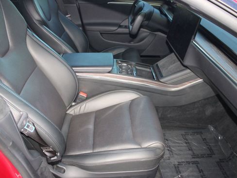 Used 2022 Tesla Model S AWD image 30