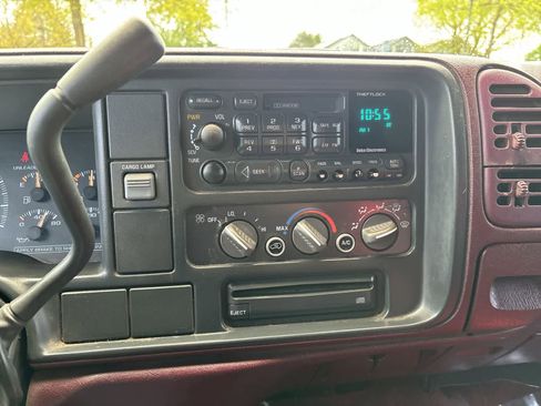 Used 1999 Chevrolet Silverado 2500 4x4 Crew Cab w/ Preferred Equipment Group 2 image 21