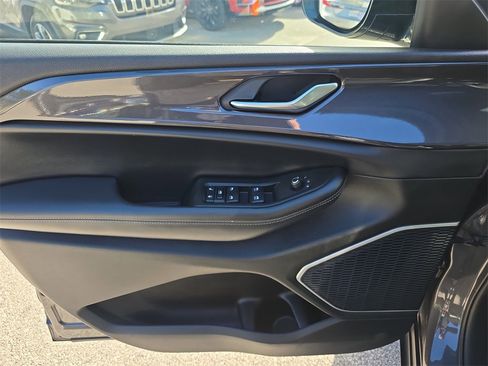 Used 2021 Jeep Grand Cherokee L Laredo image 18