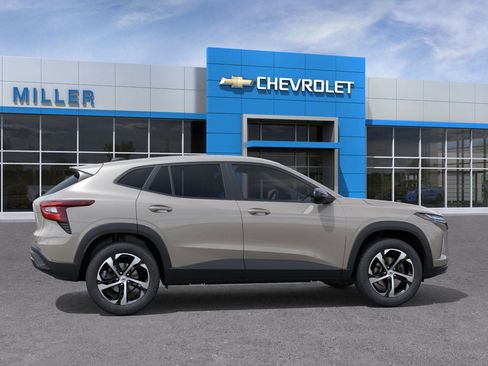 New 2026 Chevrolet Trax RS w/ Driver Confidence Package image 5