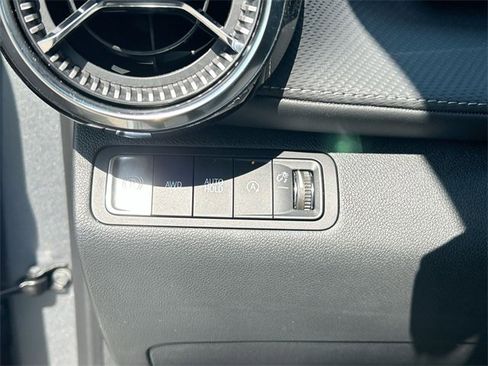 New 2025 Chevrolet Equinox LT image 18