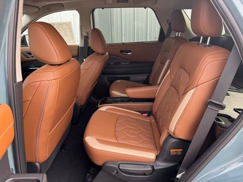 New 2026 Nissan Pathfinder Platinum image 33