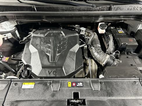 Used 2025 Kia Carnival EX image 10