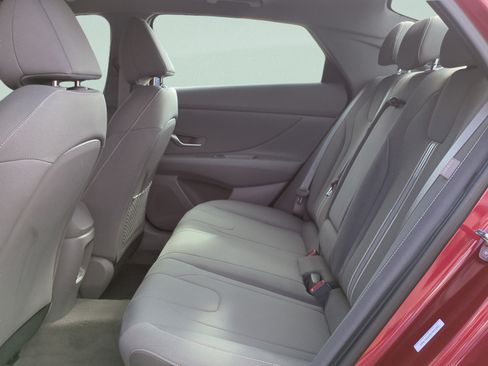 Used 2025 Hyundai Elantra SEL FWD image 9