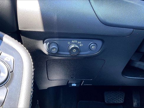 Used 2021 Buick Encore GX Select FWD image 37