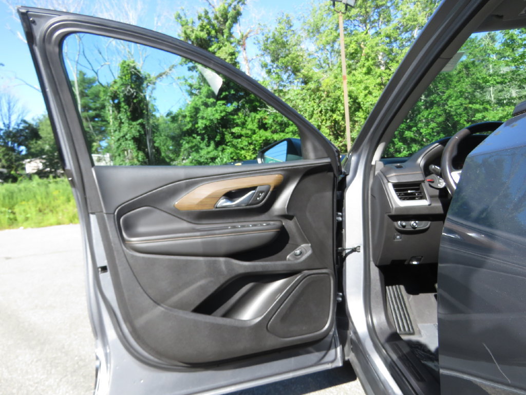 Used 2020 GMC Terrain SLE w/ Driver Convenience Package AWD/4WD image 9