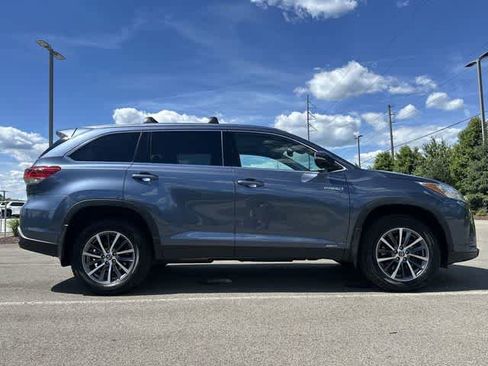 Used 2019 Toyota Highlander XLE AWD/4WD image 3