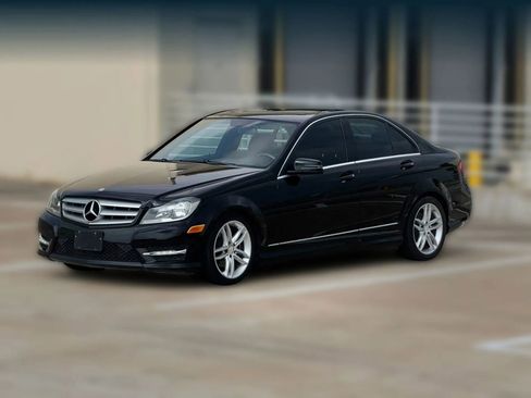 Used 2013 Mercedes-Benz C 250 Sedan image 3