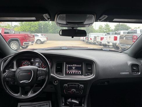 Used 2021 Dodge Charger SXT w/ Blacktop Package RWD image 17