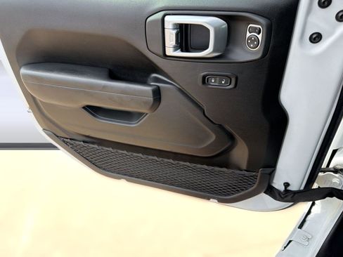 Used 2025 Jeep Wrangler Unlimited Rubicon image 20