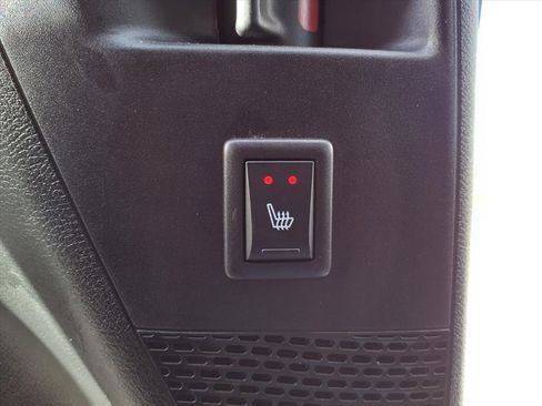 Used 2023 Chrysler Pacifica Limited image 7