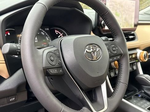 Used 2025 Toyota RAV4 XLE Premium image 19