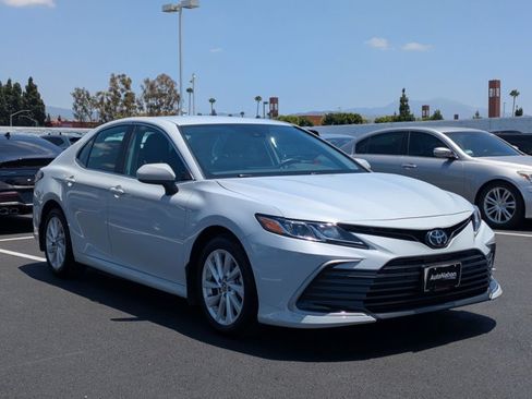 Used 2024 Toyota Camry LE FWD image 3